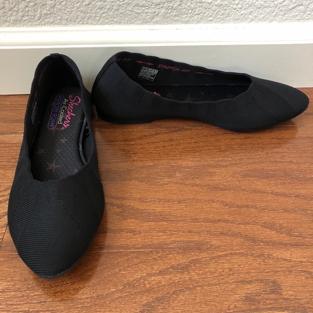NWOT Skechers Women's Cleo Flat